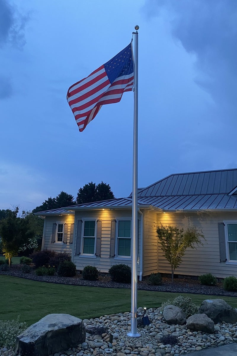 Residential flagpole deals high wind